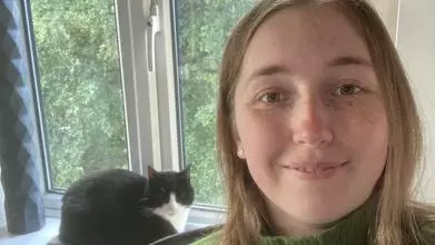 Frankie Perry and cat